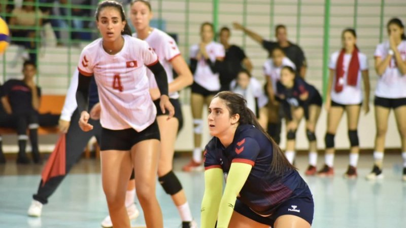 مصر تتوّج ببطولة أفريقيا للوسطيات للكرة الطائرة إثر فوزها على تونس