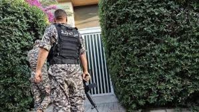 انفجار قنبلة في حديقة منزل وزير لبناني