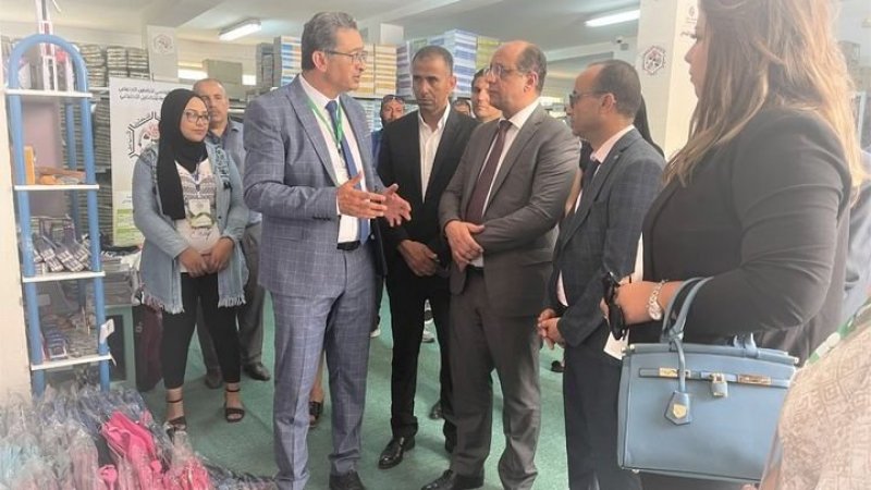 وزير الشؤون الاجتماعية يزور مؤسسات اجتماعية بولاية منوبة ويعطي إشارة انطلاق توزيع المساعدات المدرسية