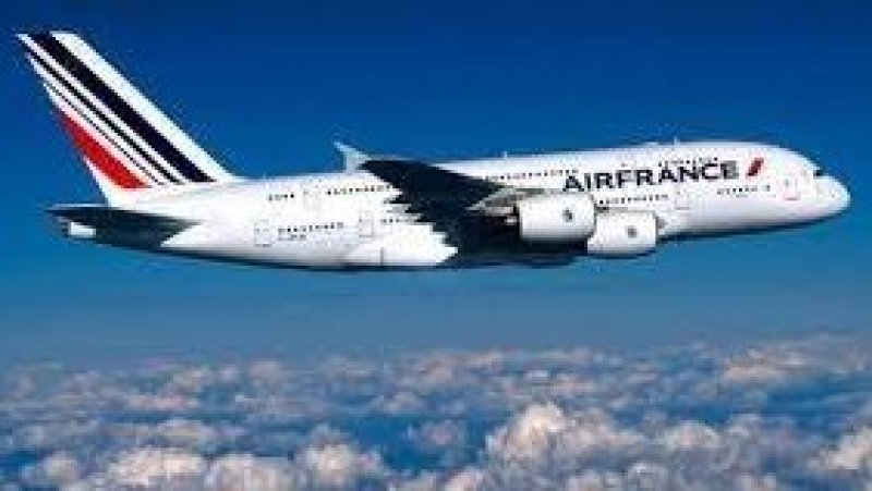 إلغاء آلاف الرحلات الجمعة بسبب إضراب المراقبين الجويين في فرنسا