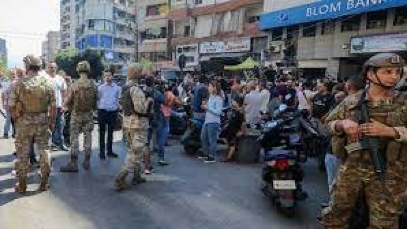 خمس محاولات لاسترداد أموال بالقوة من مصارف في لبنان في يوم واحد