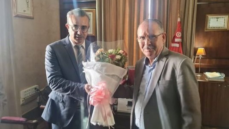 الأمين العام نور الدين الطبوبي يزور مقر عمادة المحامين بتونس