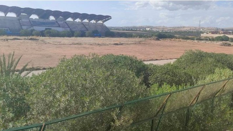 إعطاء إشارة انطلاق أشغال تعشيب الملعب الرئيسي بالمركب الرياضي بالكاف