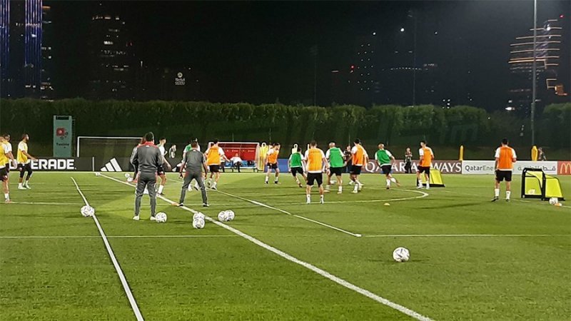المنتخب يواصل تحضيراته لمقابلة الدنمارك بمشاركة 25 لاعبا