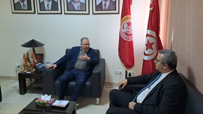 الأمين العام يلتقي عميد المحامين : انشغال بالوضع في البلاد