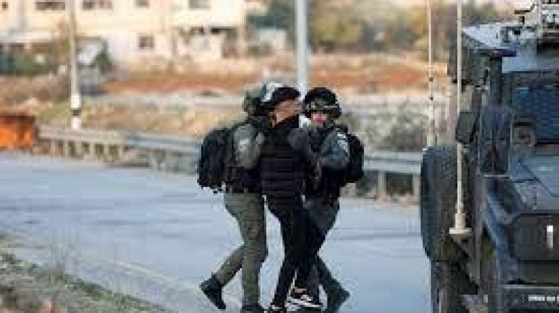 الاحتلال يشن حملة اعتقالات واقتحامات واسعة بالضفة الغربية