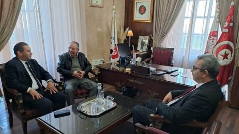 الآن لقاء هام بين الأمين العام وعميد المحامين ورئيس الرابطة بمقر العمادة