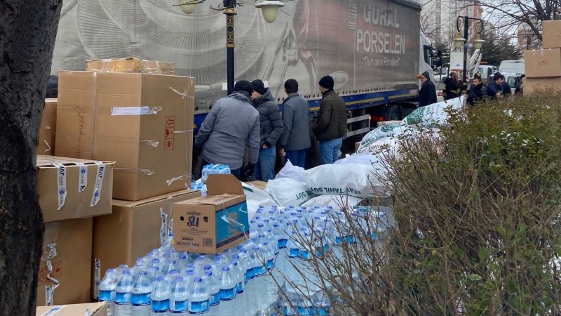 متطوعو اتحاد طلبة فلسطين في تركيا يواصلون العمل ضمن فرق الإنقاذ والمساعدة