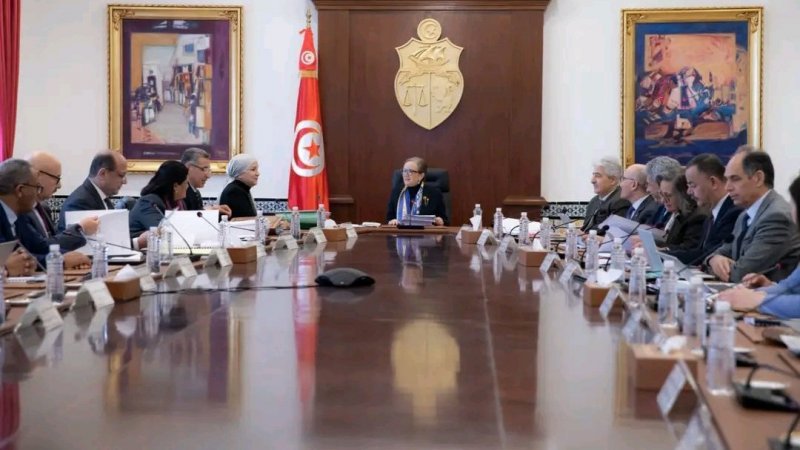 الحكومة تصادق على مرسوم تنقيح قانون المنشآت والمؤسسات العمومية