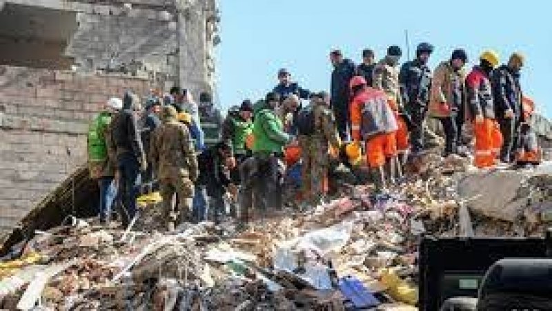 أكثر من 21700 ألف قتيل في زلزال تركيا وسوريا مع تراجع الأمل بالعثور على أحياء