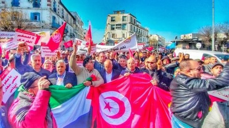 مسيرة حاشدة تجوب شوارع مدينة بنزرت