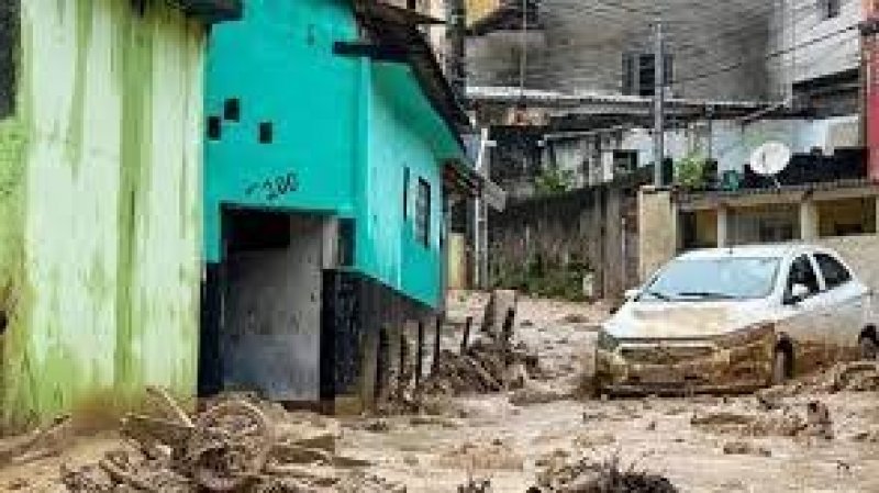 ارتفاع حصيلة فيضانات البرازيل إلى 40 قتيلاً ولولا يتفقد المناطق المنكوبة