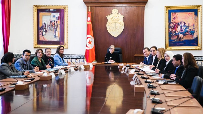 رئيسة الحكومة تشرف على جلسة عمل حول مراجعة قانون الوظيفة العمومية