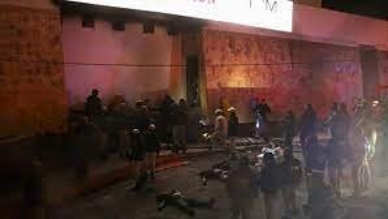 السلطات المكسيكية تفتح تحقيقا بعد مصرع 39 مهاجرا في حريق