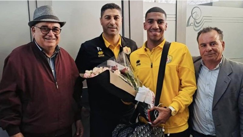 رئيس النادي الصفاقسي يستقبل بعثة نادي قطر بالورود
