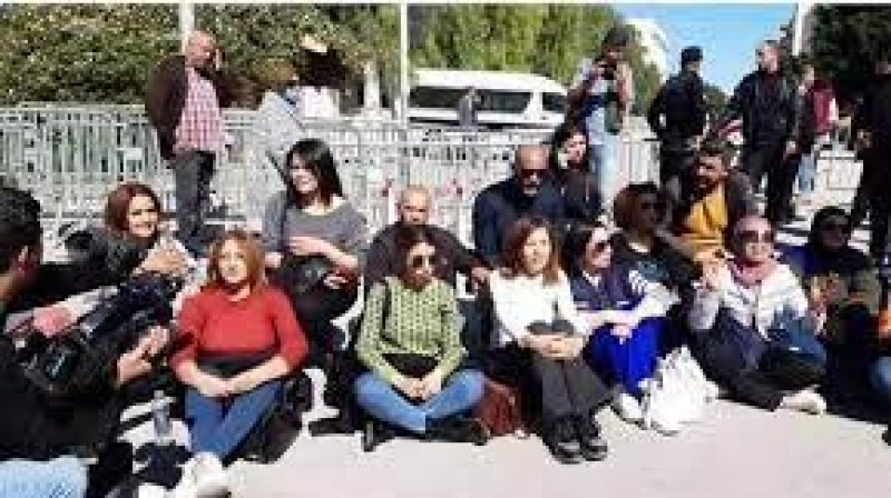 الحكومة التونسية تعتمد سياسة ممنهجة لضرب حرية الصحافة
