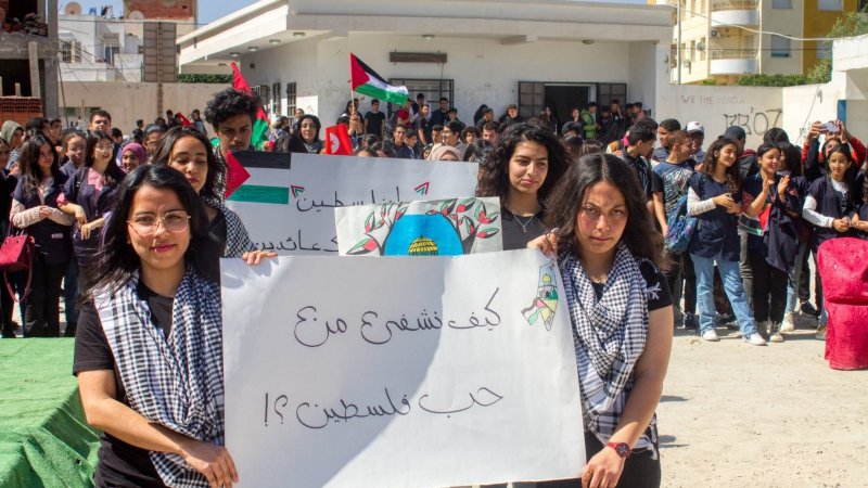 تلاميذ واطارا ت معهد 15 نوفمبر بصفاقس والنقابيون يحيون ذكرى يوم الارض