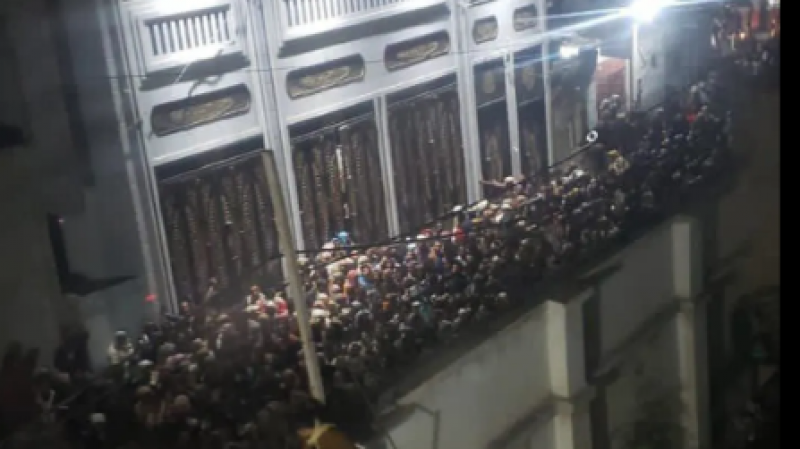 وفاة 90 شخصا وجرح 300 في تدافع يمنيين خلال توزيع مساعدات مالية بمناسبة العيد