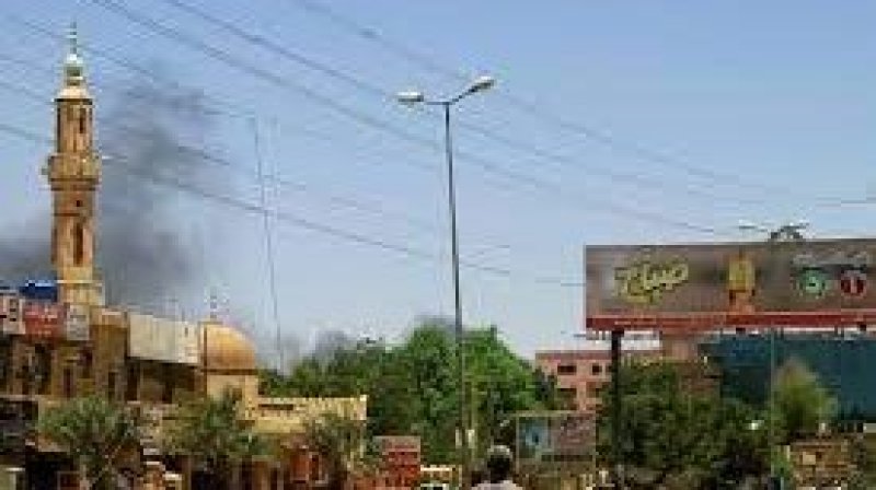 يوم سادس من المعارك في الخرطوم والطرفان يتجاهلان الدعوات إلى هدنة