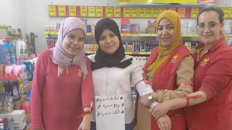 شارة حمراء في مغازة عزيزة بسيدي حسين احتجاجا على الطرد التعسفي