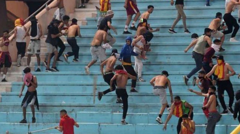 سجن 31 مشجّعا للترجي التونسي عقب أحداث ملعب حمادي العقربي برادس