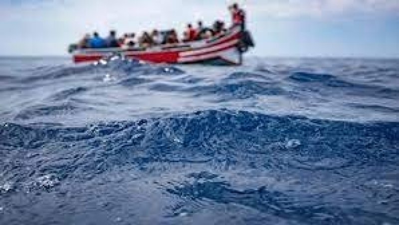 إنقاذ عشرة مهاجرين من الغرق بسواحل نابل وضبط 30 شخصا بصفاقس بصدد التحضير للإبحار خلسة