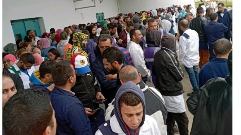 انطلق منذ قليل: تجمع عمالي حاشد احتجاجا على ايقاف نقابيي شركة ماتز بسوسة