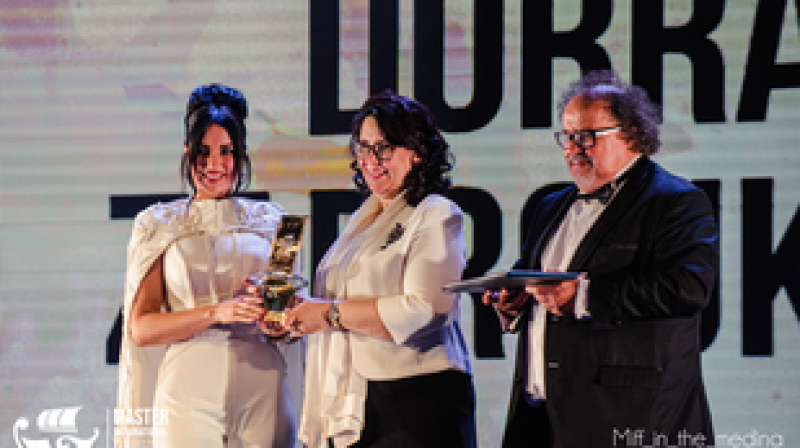 المهرجان السينمائي الدولي ياسمين الحمامات : درة زروق لم تحضر فيلم تكريمها وادارة العحيمي توضح