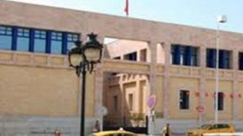 مئات الكتاب والشعراء والفنانين يتضامنون مع موظفي وزارة الشؤون الثقافية