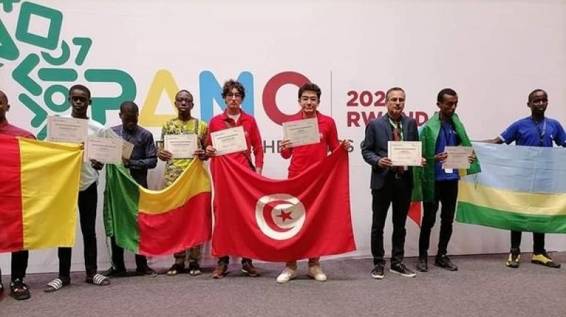 التلميذ آدم بيزيد من المنستير يفوز بميدالية ذهبية في الأولمبياد الافريقية للرياضيات برواندا
