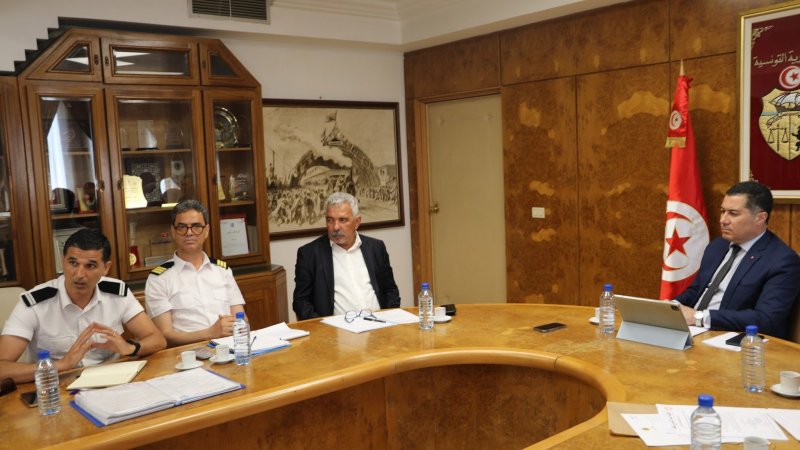 الوضع الاجتماعي بديوان البحرية التجارية والموانئ محور لقاء جمع الأخ صلاح الدين السالمي بوزير النقل اليوم