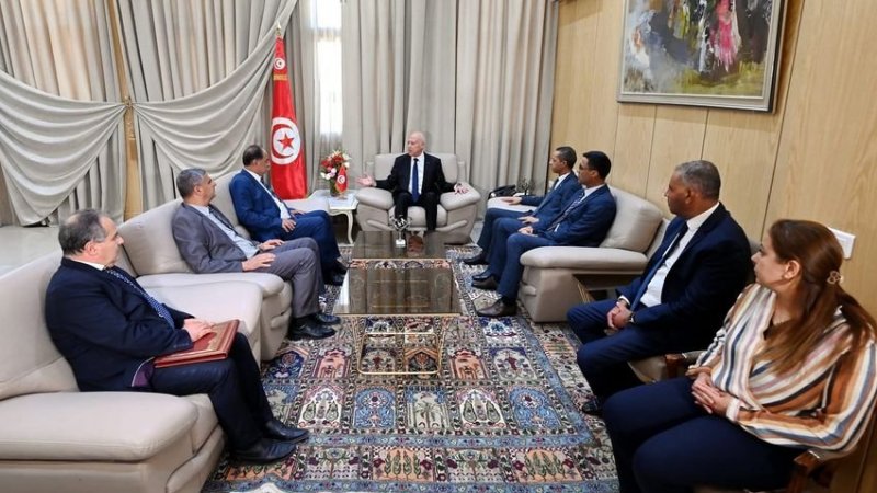 لقاء جمع رئيس الجمهورية بوزير الداخلية اليوم حول الوضع الراهن بمدينة صفاقس