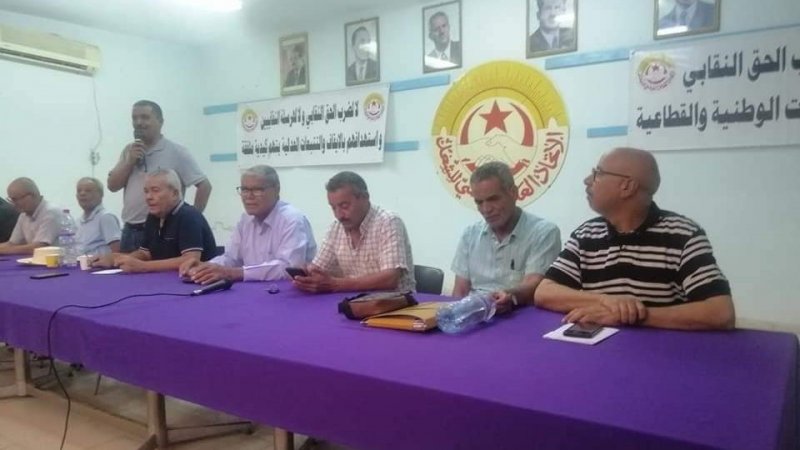 مسيرة للمعلمين والنقابيين في قفصة : اصرار على النضال ومواصلة حجب الاعداد