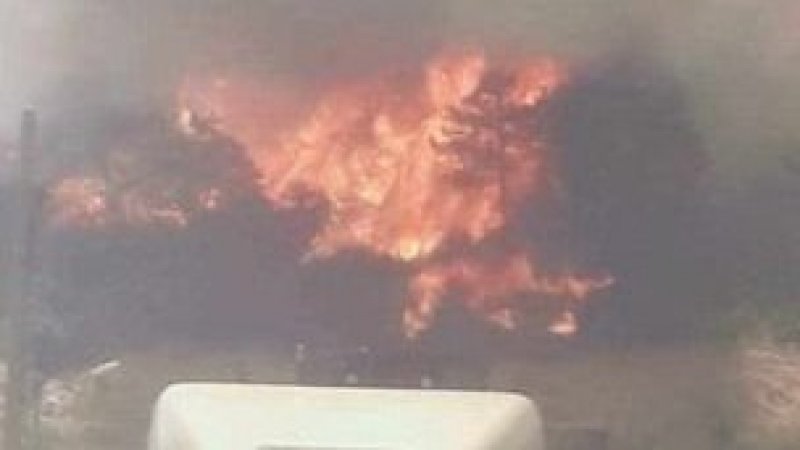 حريق هائل في منطقة ملولة بطبرقة
