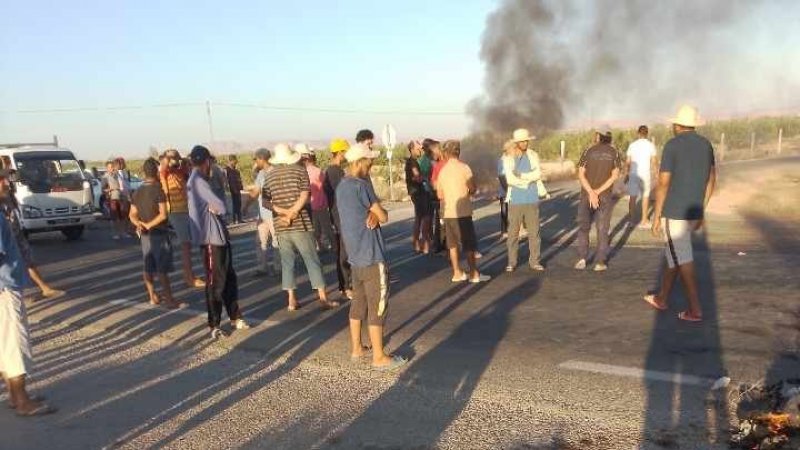 قفصة: سكان منطقة الحناشية يطالبون بالحق في مياه الشرب والكهرباء