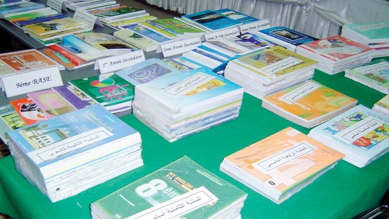 بفعل التضخم وشح الدولار، ارتفاع قياسي ب 40 في المئة في أسعار الكتب الدراسية بمصر
