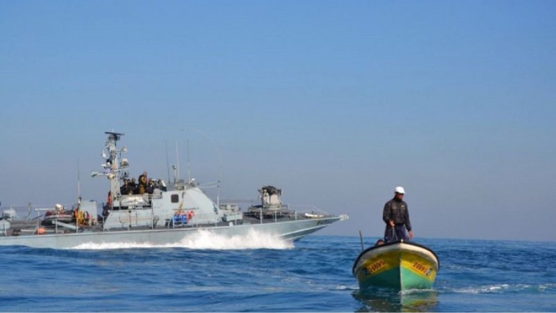 زوارق بحرية "اسرائيلية" تهاجم الصيادين جنوب قطاع غزة