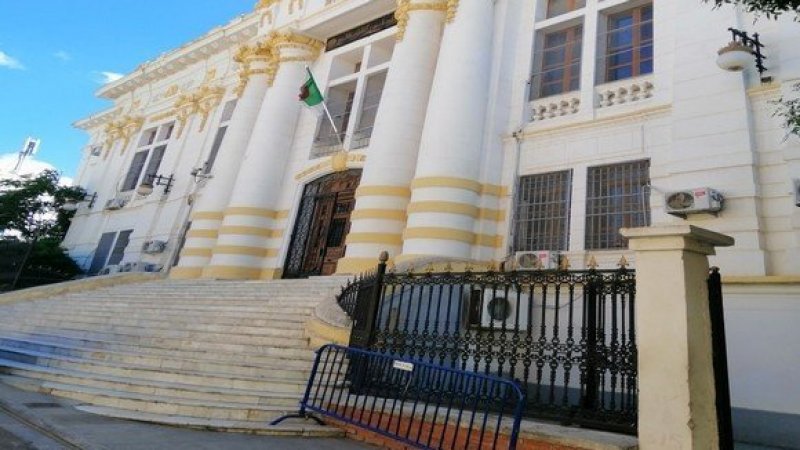 الجزائر: عامان نافذان سجنا في حق باحث وصحافي جزائريين بتهمة نشر معلومات على شبكة الكترونية