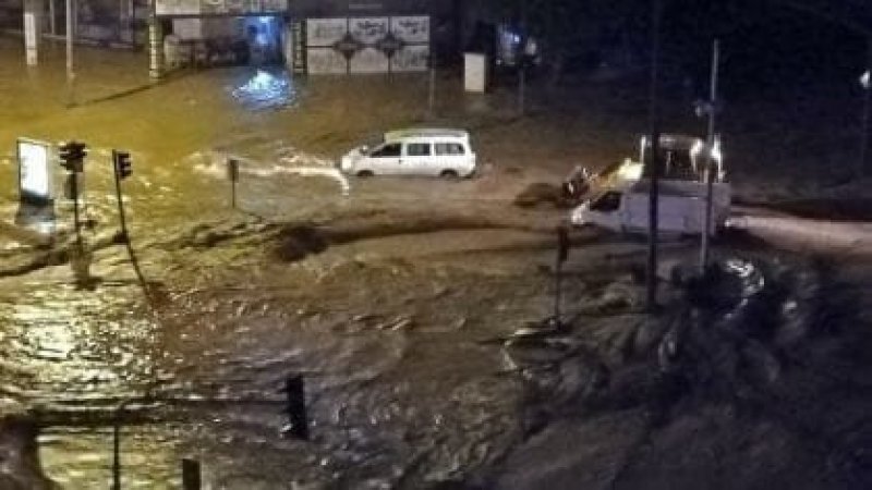 فيضانات تجتاح إسطنبول وتودي بحياة شخصين