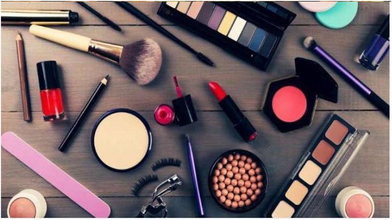 توقف العمل بعدد من مصانع مواد التجميل بسبب فقدان المواد الأوّلية
