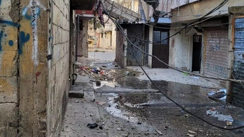 خيام لإيواء مهجري المخيم.. تواصل الاشتباكات في عين الحلوة لليوم الثالث
