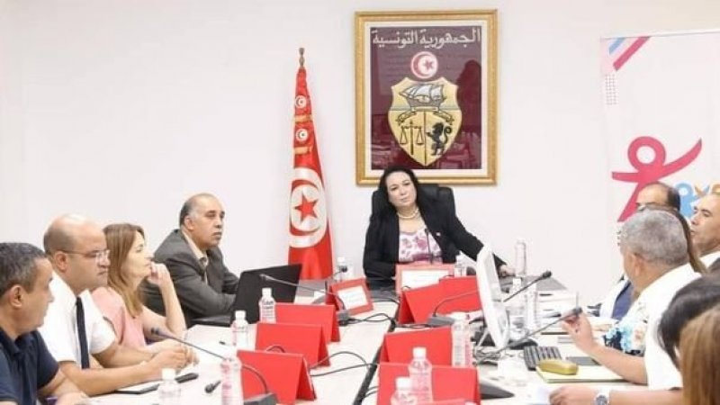 يهم العمال قبل رجال الاعمال : وزيرة الأسرة تتشاور مع منظمة الاعراف وكنفدراليّة كوناكت حول مشروع قانون عطل الأمومة والأبوّة والوالديّن