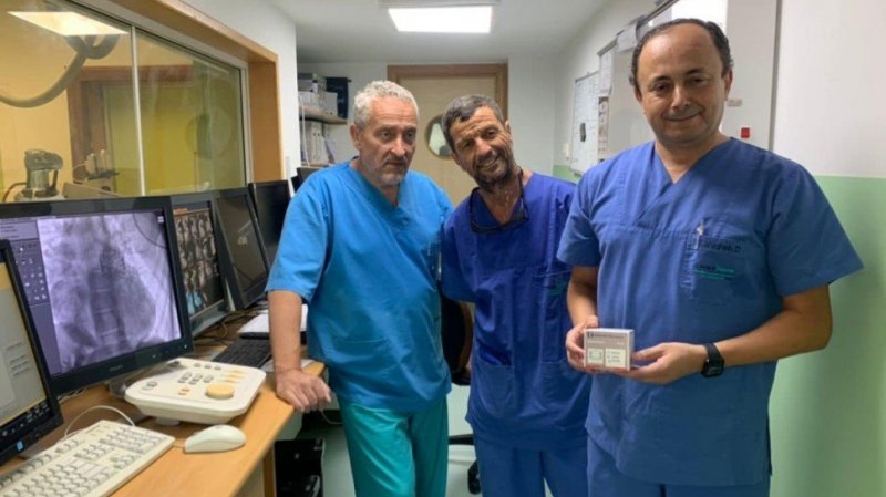 فريق طبي ينجح في زراعة صمام رئوي دون جراحة لطفل