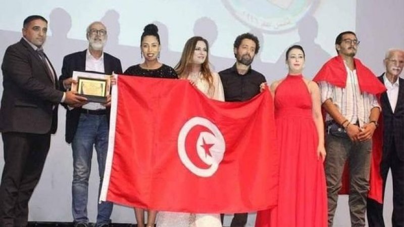 مسرح الطفل العربي : فريق مسرحية "الساحرة "يحصد سبع جوائز