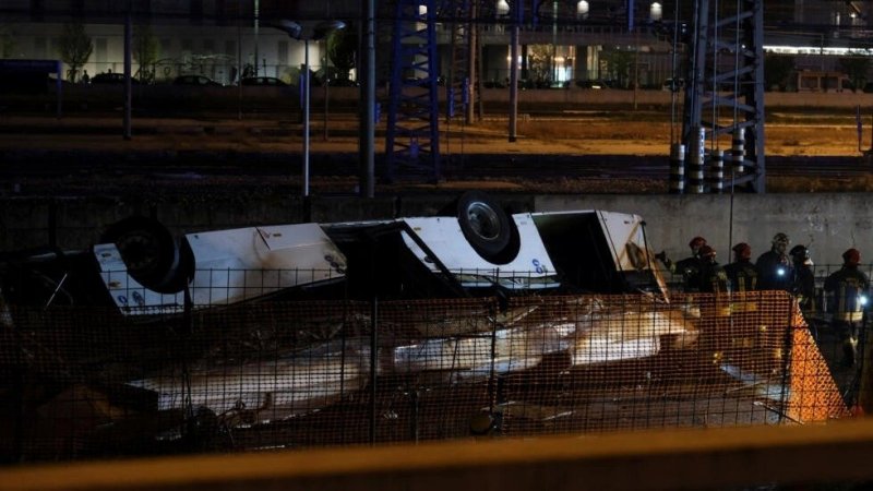 إيطاليا: 21 قتيلا على الأقل في سقوط حافلة من جسر قرب مدينة البندقية
