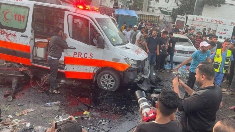 مدير مجمع الشفاء الطبي: طواقم طبية ومسعفون استشهدوا في القصف أمام بوابة المجمع
