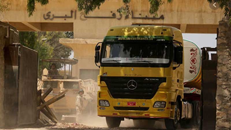 مصر تنجح في إدخال كمية كبيرة من الوقود إلى غزة