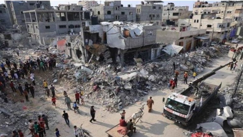 استشهاد 20 فلسطينيا في غارة استهدفت منزلا وسط غزة
