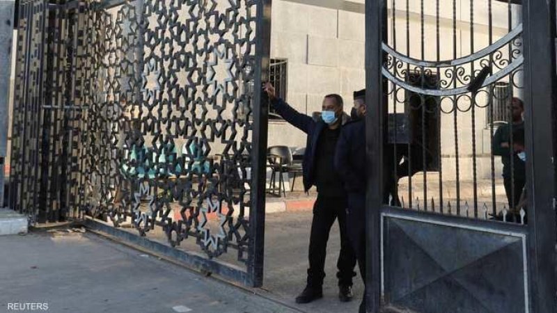 الدفعة الاولى من 13 محتجزا اسرائيليا يصلون الى معبر رفح المصري مع 12 تايلانديا