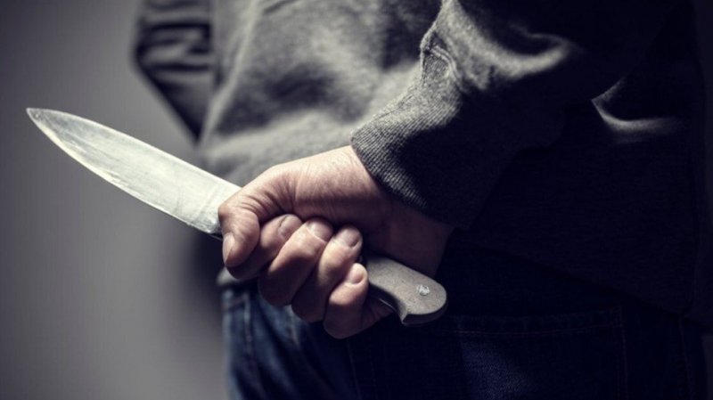 المهدية : إلقاء القبض على شاب بتهمة طعن مواطن على مستوى الرقبة والأذن